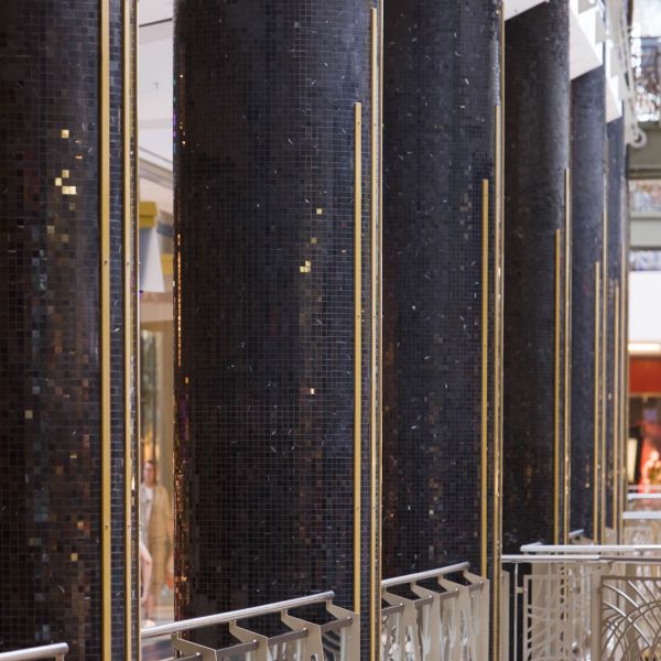 Wandverkleidungen, Mosaikverkleidungen und Bodenbeläge mit Naturstein im Alexa Einkaufszentrum in Berlin